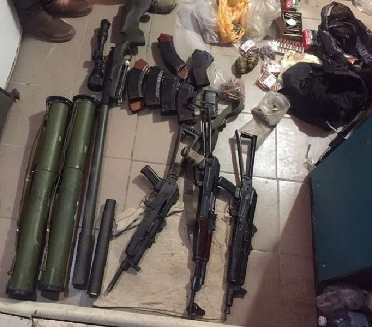 У помешканні екс-бійця батальйону «Київ-2» СБУ знайшла арсенал зброї