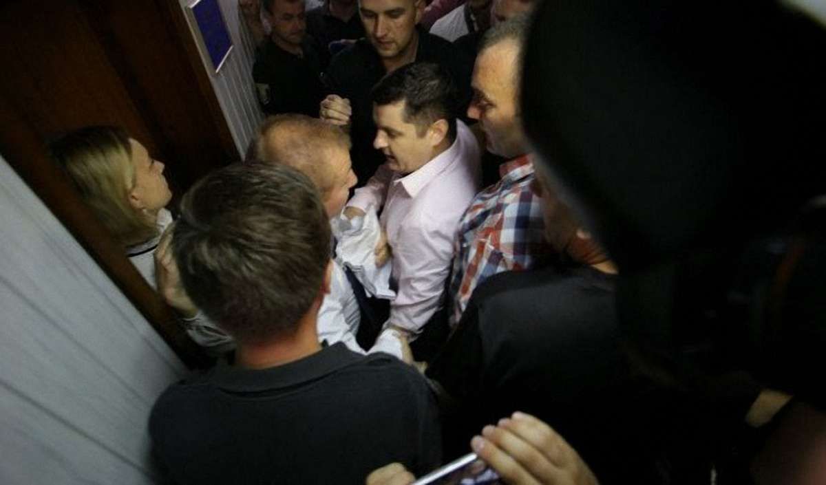 Адвокати Януковича спробували зірвати дебати у суді щодо держзради