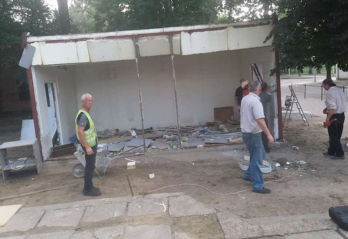 На Левандівці демонтували незаконний МАФ біля «Супутника»