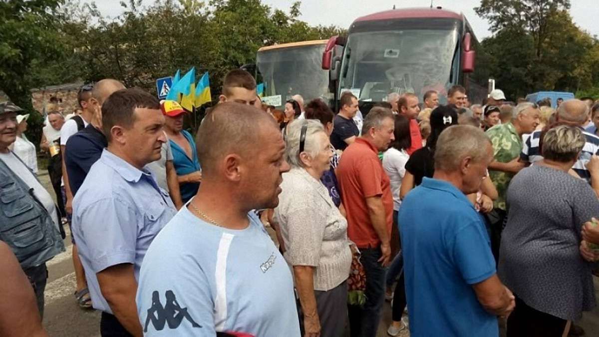 Протестувальникам з Болехова після перекриття траси пообіцяли відремонтувати автошлях
