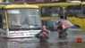 Львівські рятувальники на руках виносили пасажирів з підтоплених маршруток