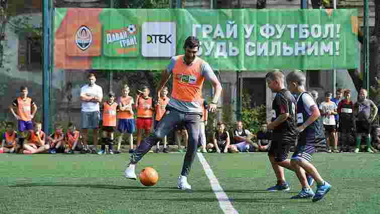 Головний тренер донецького «Шахтаря» Фонсека зіграв у футбол з дітьми у Львові: фото