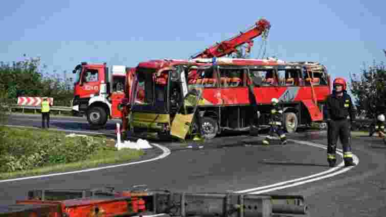 Після аварії українського туристичного автобуса в Польщі до лікарень потрапили 10 дітей