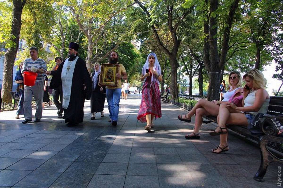 УПЦ (МП) освятила Приморський бульвар в Одесі після Маршу рівності