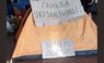 Пасажири розбили наметове містечко у будівлі львівського залізничного вокзалу. Фото дня