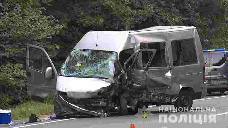 В ДТП на Вінничині постраждало семеро людей, водій одного з автомобілів загинув