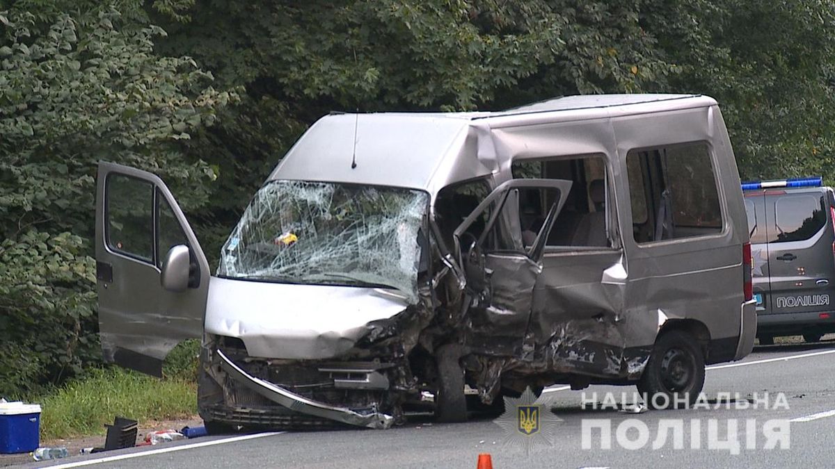 В ДТП на Вінничині постраждало семеро людей, водій одного з автомобілів загинув