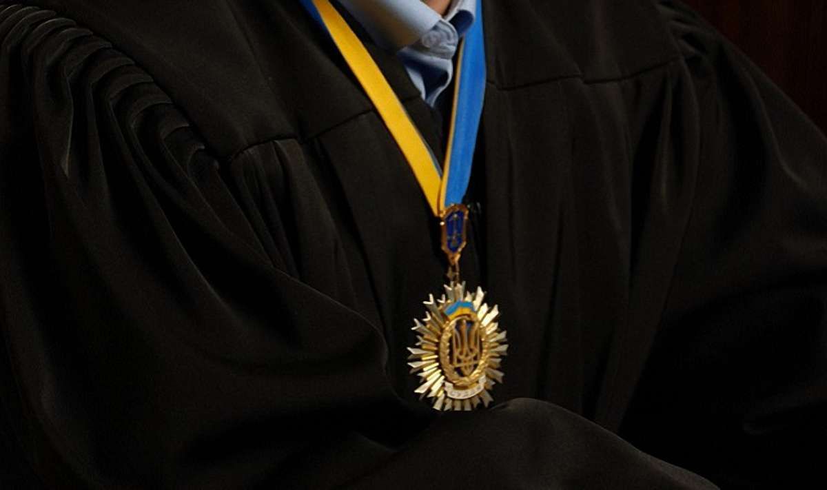 Суддю у Києві хочуть звільнити через неправомірні рішення у справах Труханова та Коломойського