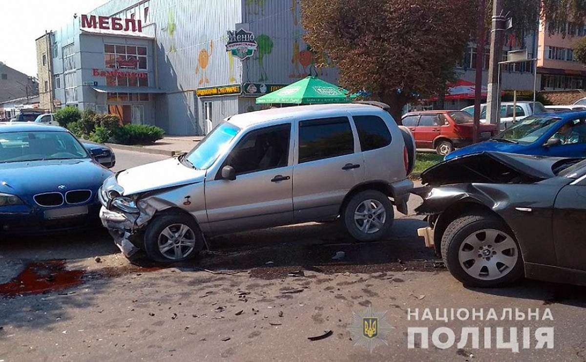 У Чернівцях двоє дітей постраждали в потрійній ДТП