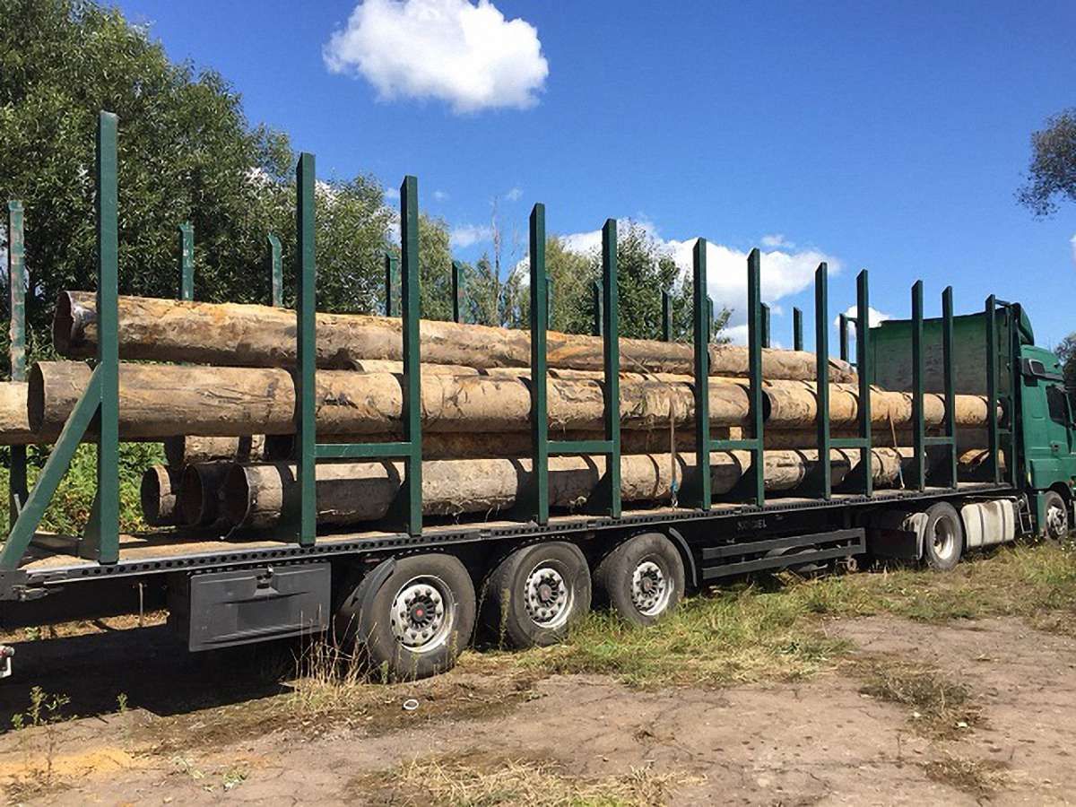 Прикордонники затримали вантажівку з радіоактивними металевими трубами
