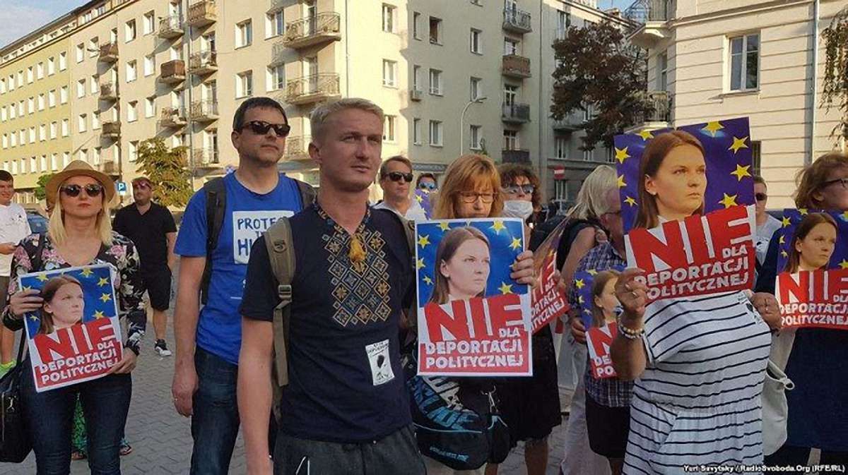 Через видворення українки з Польщі у Варшаві пікетували МВС