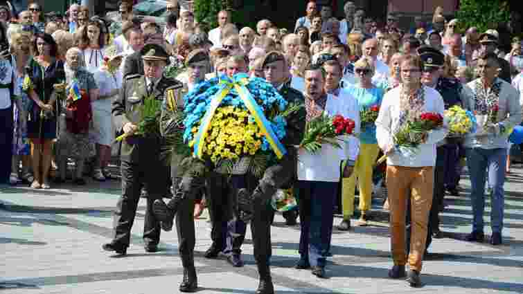 У Львові представники влади та громадськості поклали квіти до пам'ятника Шевченку 