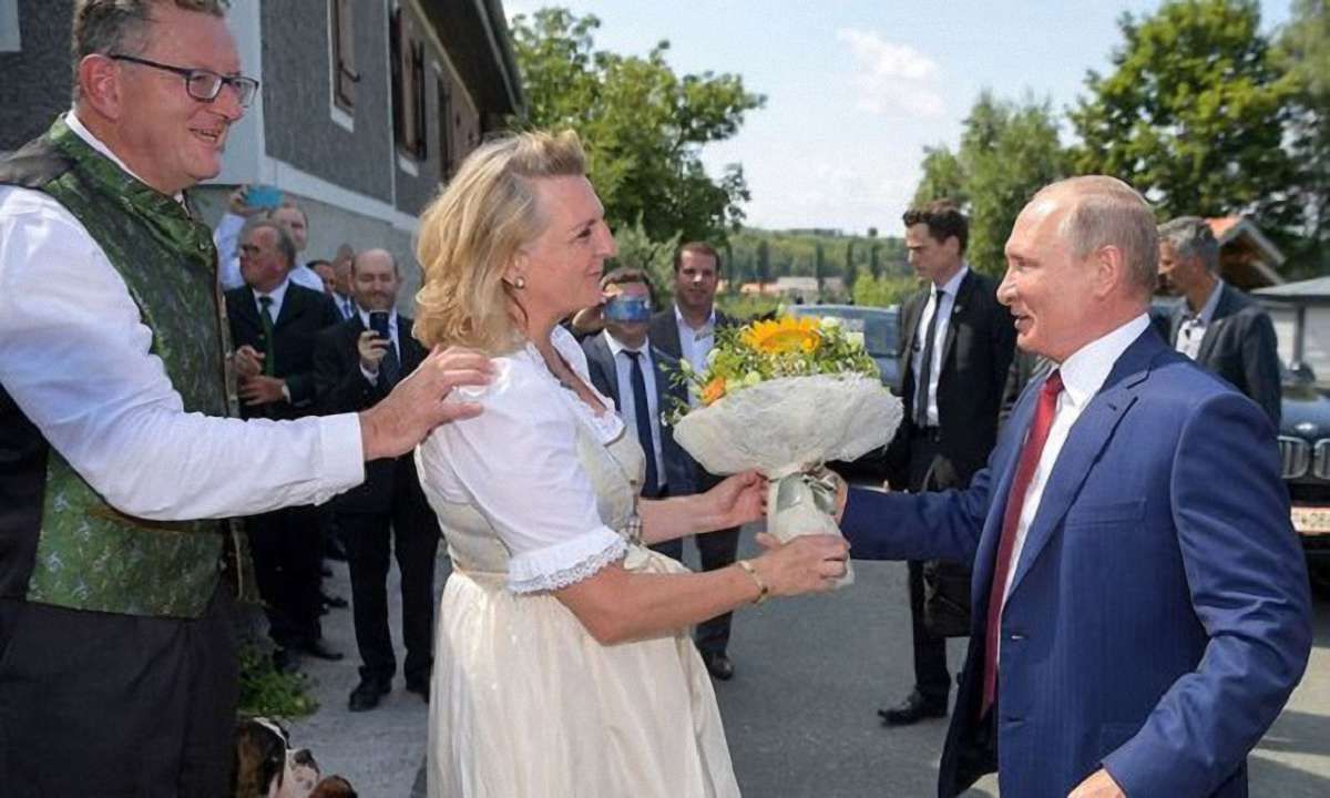 Голова МЗС Австрії розповіла про запрошення Путіна на весілля