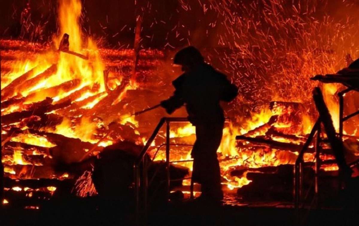 Під час пожежі на території дачного кооперативу в Солонці згорів будинок