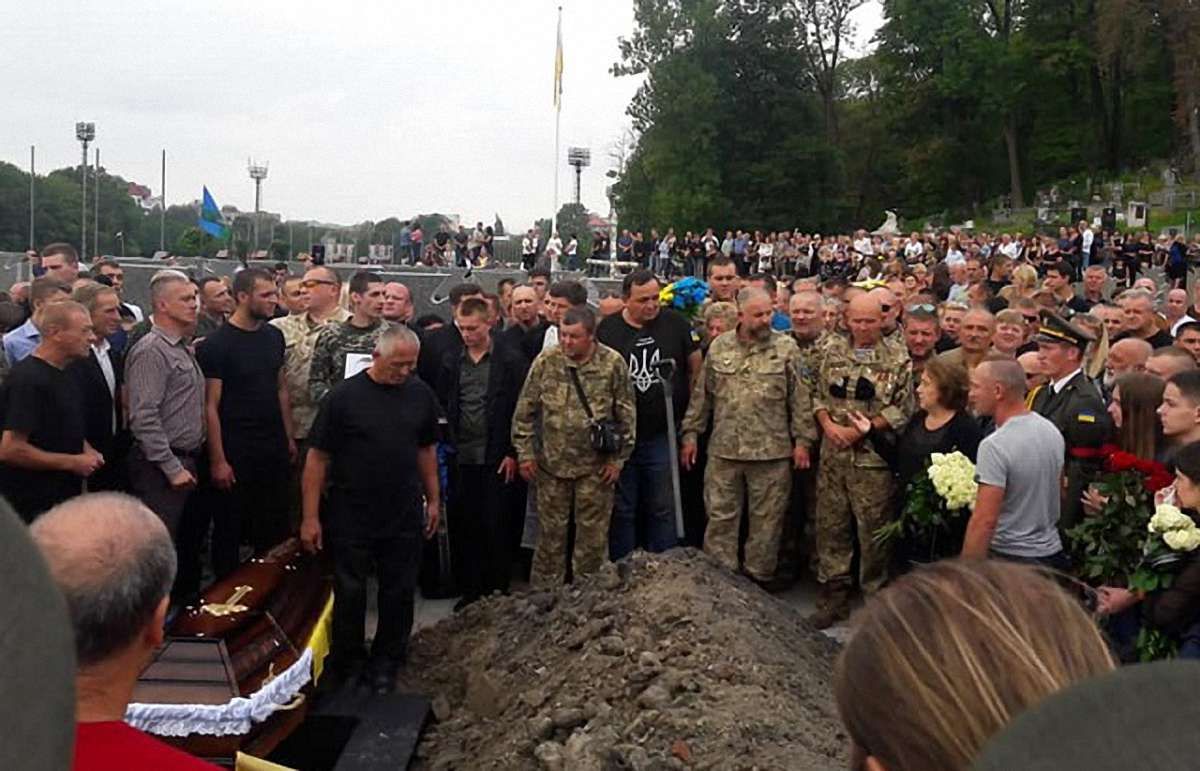 Через обряд поховання  загиблого військового у Львові виник скандал