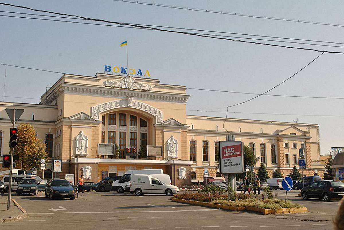 На залізничному вокзалі у Тернополі викрили поліцейських, які грабували людей