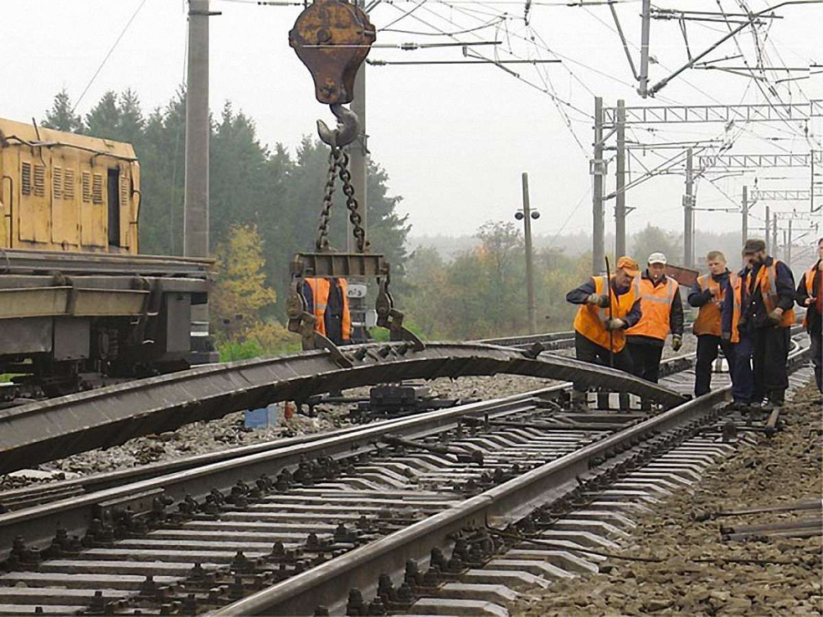 «Укрзалізниця» припинила продаж квитків на низку поїздів через ремонтні роботи