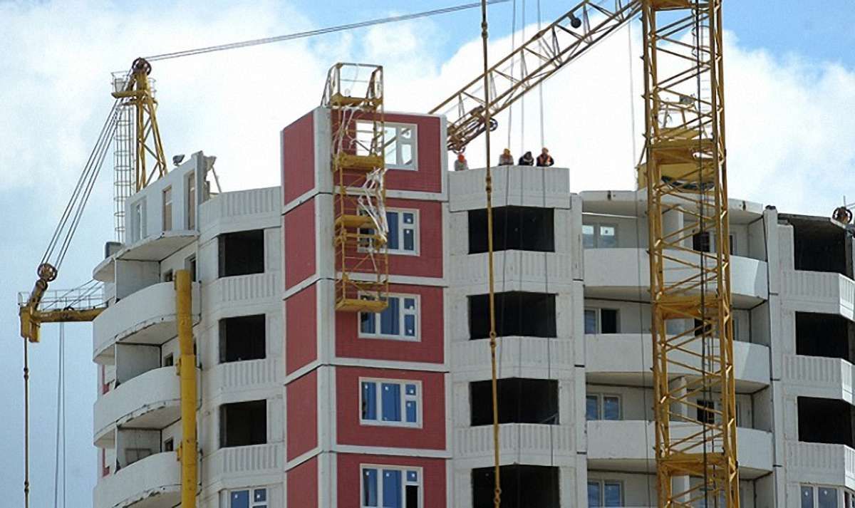 Введення нового житла в експлуатацію в Україні скоротилося майже на третину