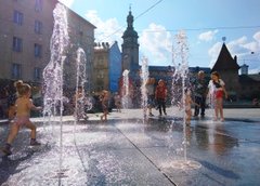 Барди, перформери і фестиваль східної кухні