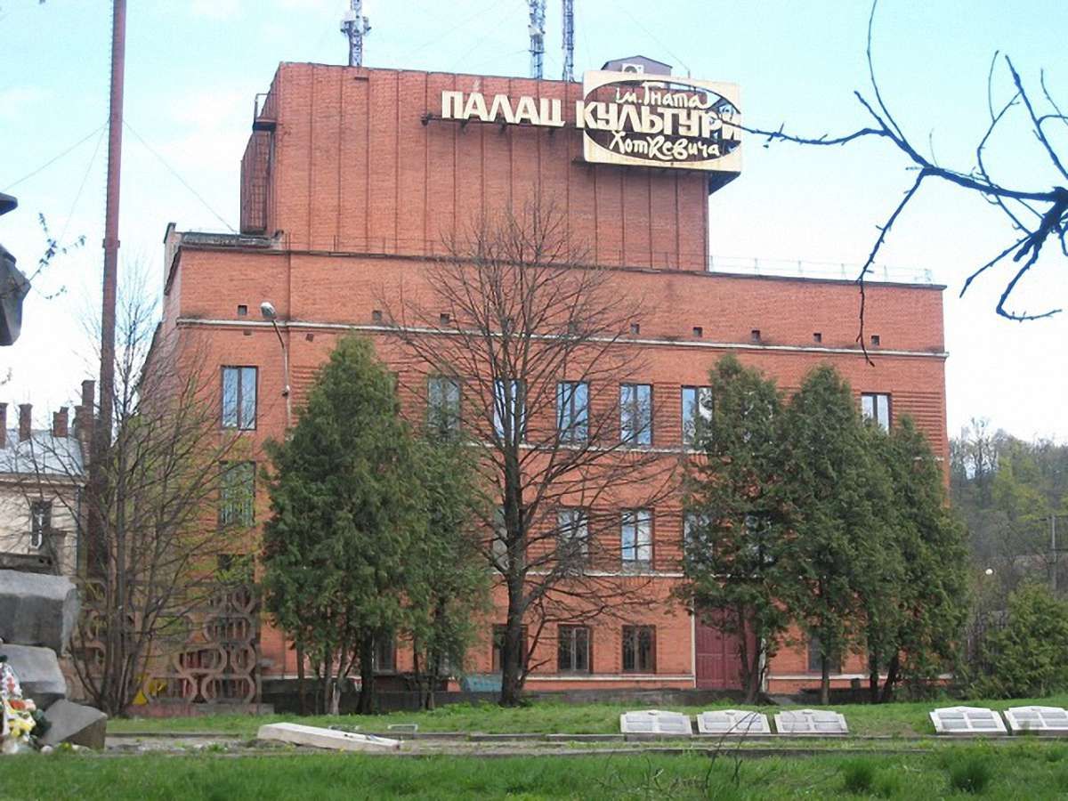 Уночі у Львові обікрали палац культури