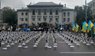 Під посольством РФ у Києві встановили хрести у пам'ять про загиблих під Іловайськом. Фото дня