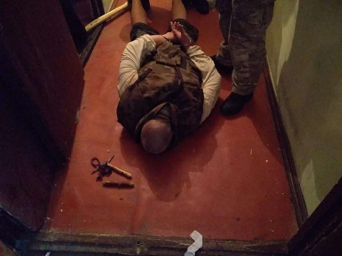 У Києві поліція затримала чоловіка, який взяв у заручники власних дітей