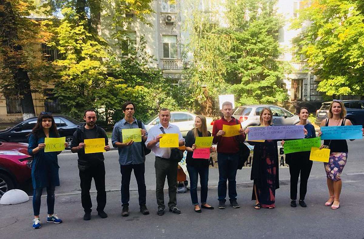 Кінематографісти влаштували під Мінкультом акцію протесту