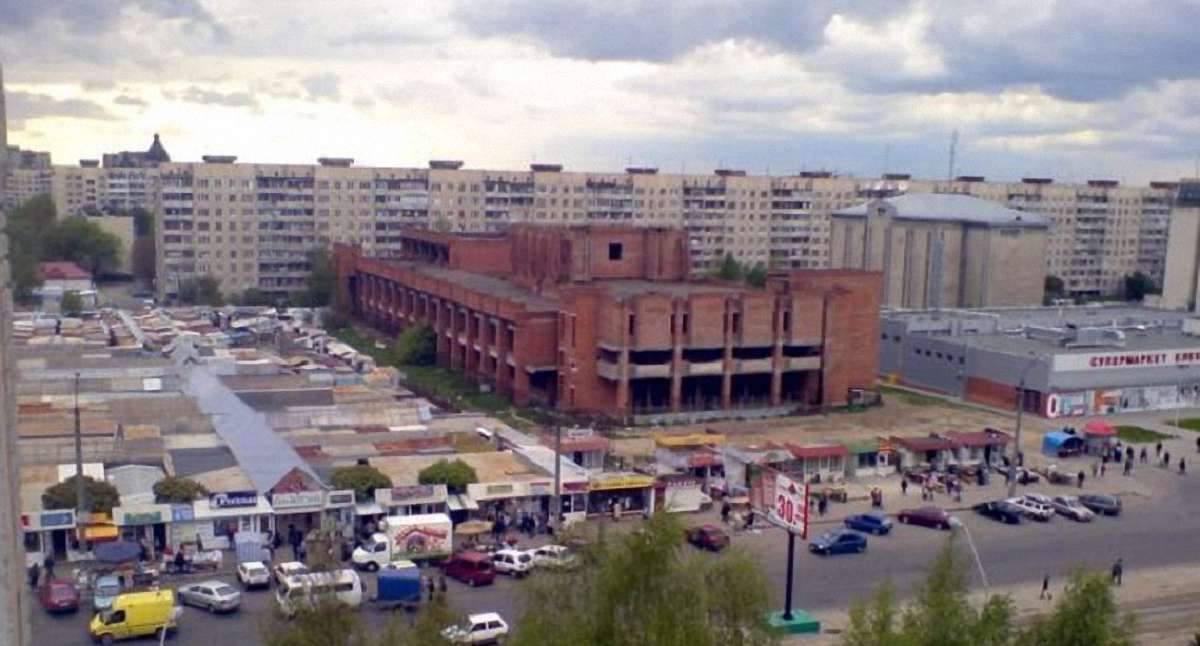 Біля львівського аквапарку знесуть ринок та збудують одразу два ТРЦ