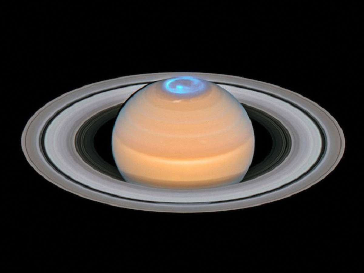 Телескоп Hubble зробив фантастичне фото полюса Сатурна