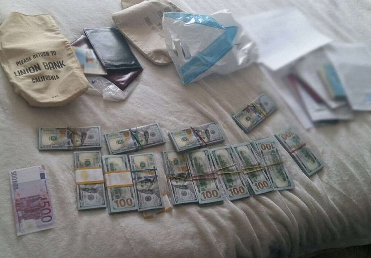 Працівники міграційної служби Одещини незаконно видавали іноземцям українські паспорти