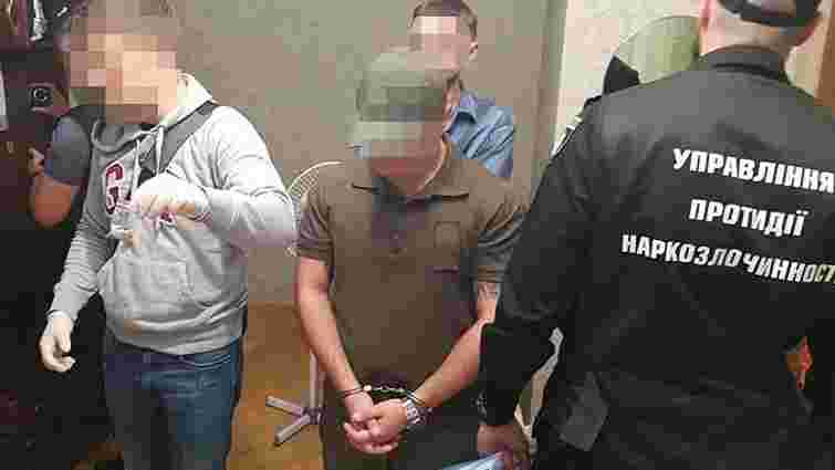 Працівника київського СІЗО затримали за збут наркотиків ув’язненим