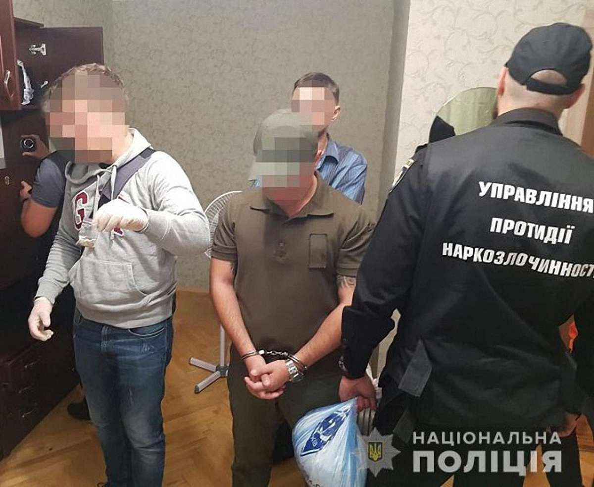 Працівника київського СІЗО затримали за збут наркотиків ув’язненим