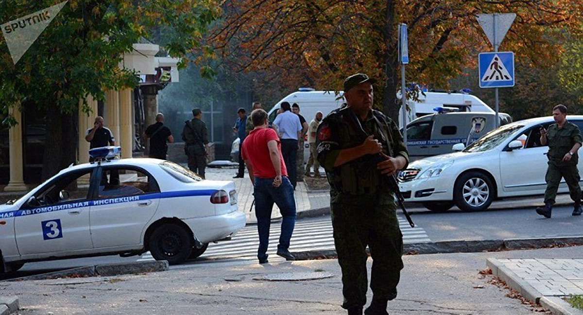 Після вбивства Захарченка бойовики взяли Донецьк в кільце військовою технікою