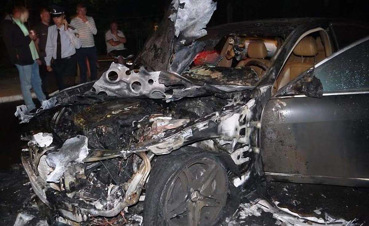 В Рівному спалили автомобіль депутата від «Свободи» Святослава Стельмащука