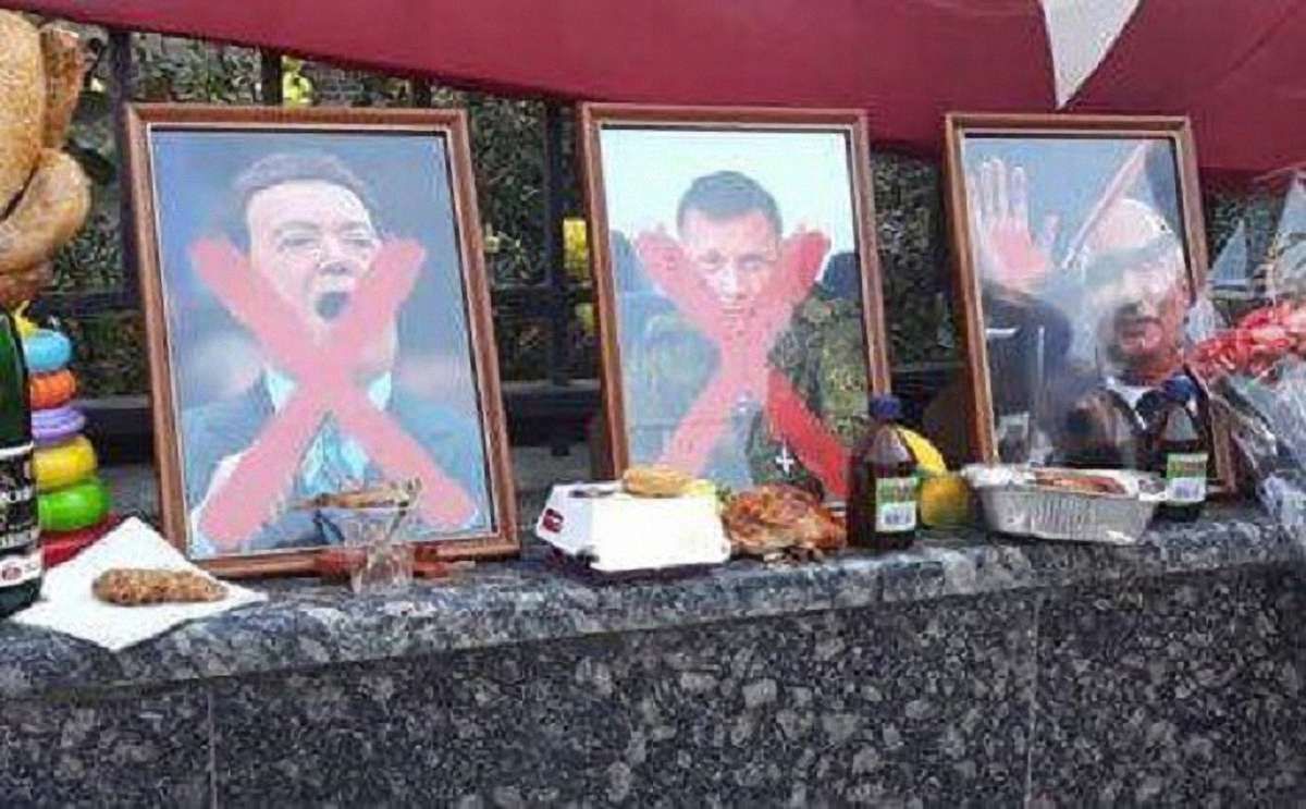 В «пам'ять» про ватажка «ДНР» Захарченка кияни принесли смажених курчат під посольство РФ