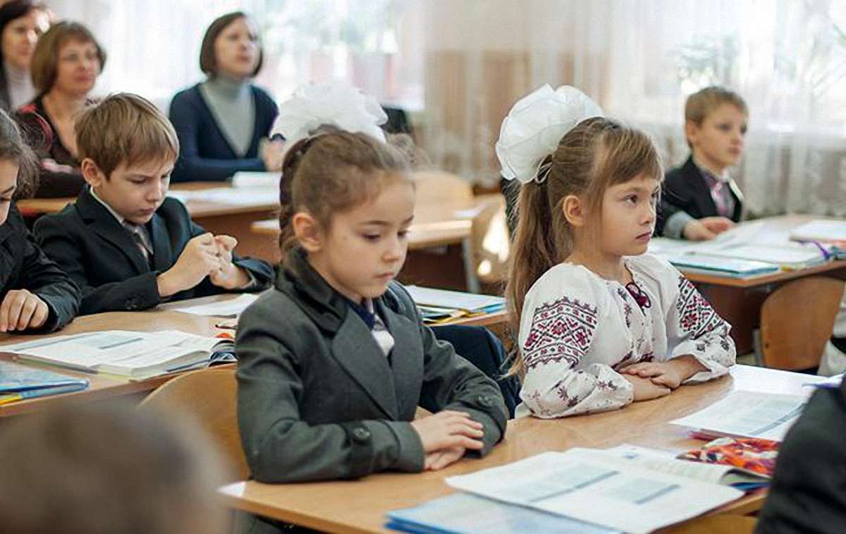 Миколаївські школярі починатимуть навчальний день з гімну України і хвилини мовчання
