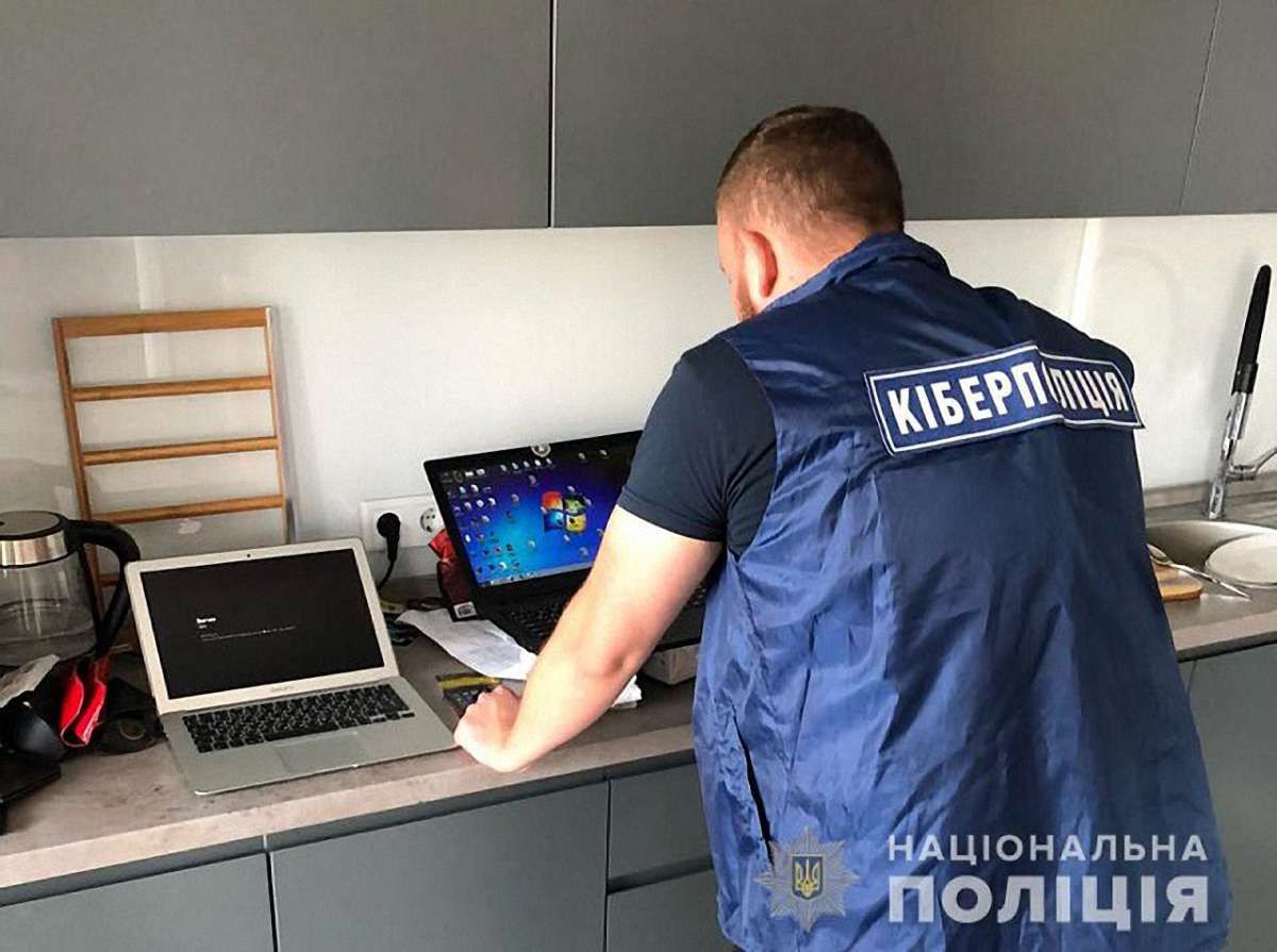 Кіберполіція затримала злочинців, які блокували акаунти в соцмережах за викуп