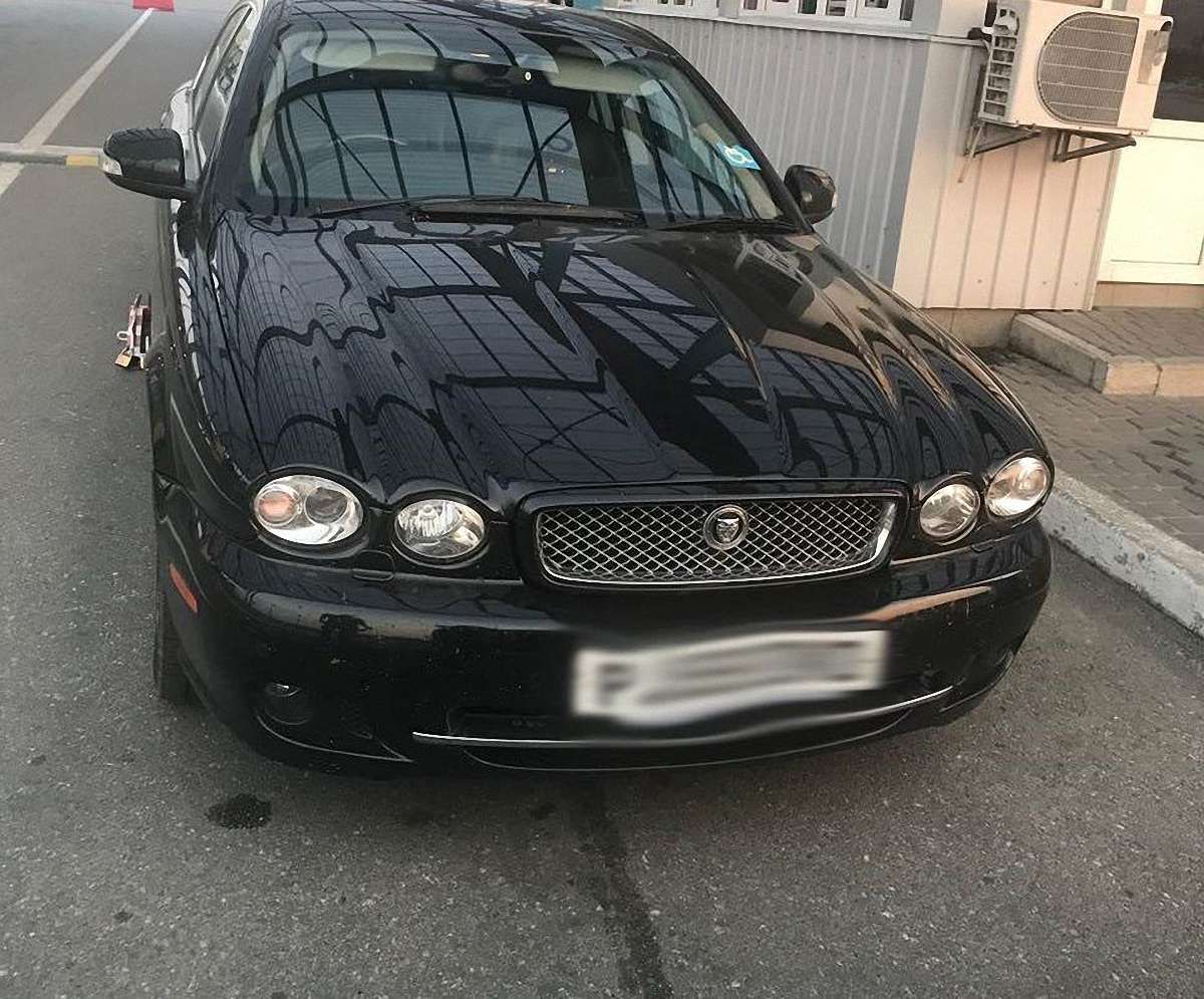 У Раві-Руській затримали викрадений у Великобританії Jaguar