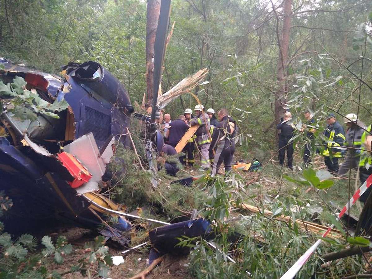 У Києві внаслідок падіння гелікоптера постраждали двоє людей