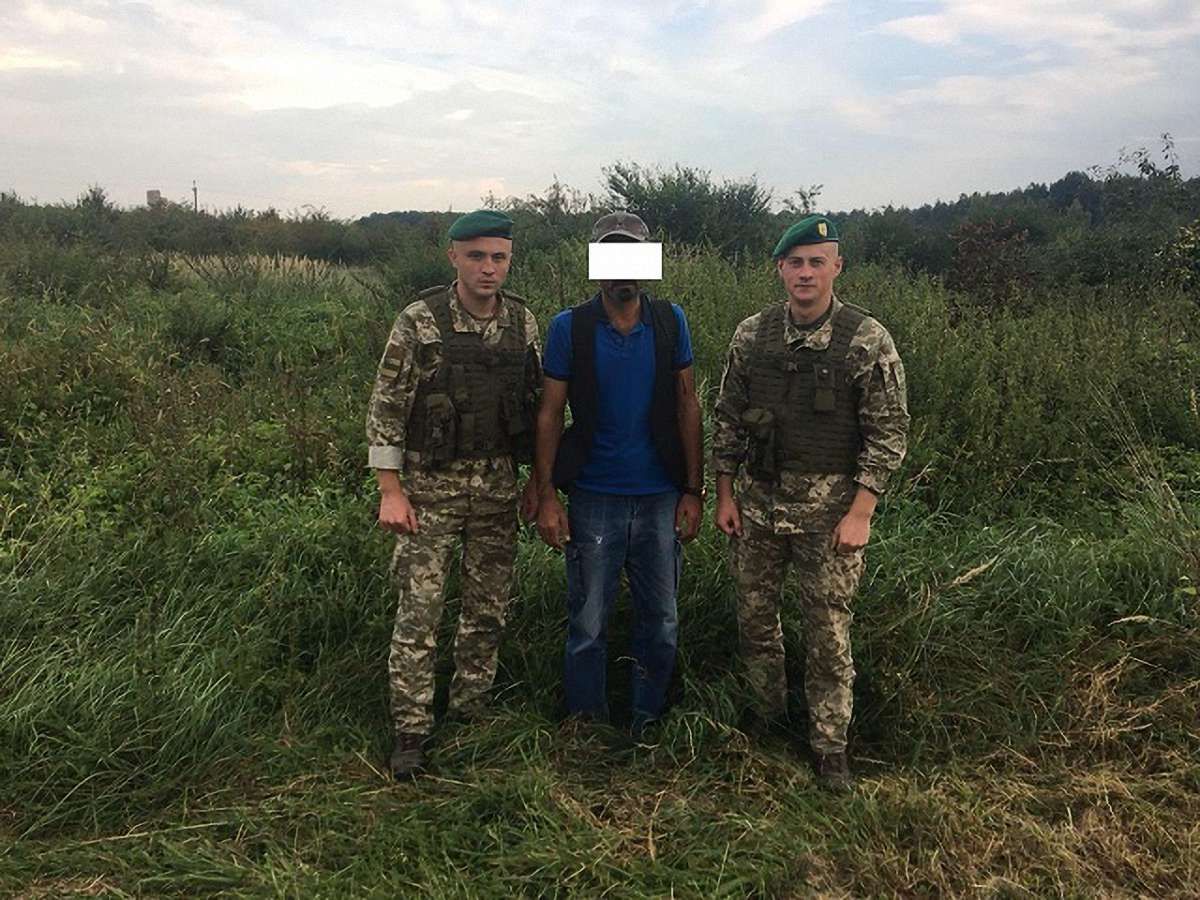Поблизу кордону з Польщею затримали нелегала з Туреччини