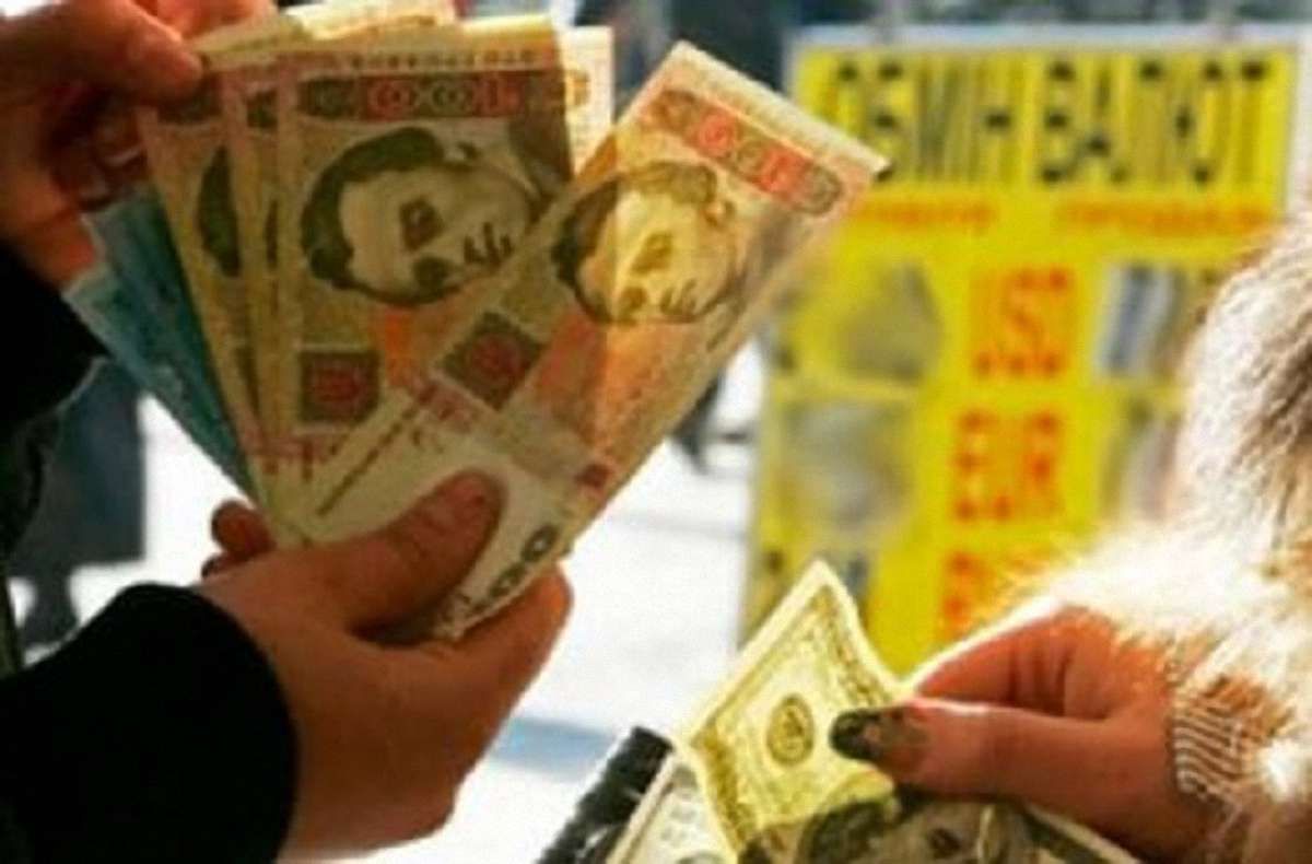 НБУ переконує, що падіння курсу гривні не вплине на зростання цін
