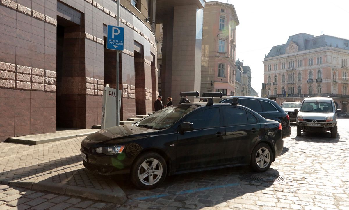 Мерія проаналізує завантаженість платних парковок у центрі Львова