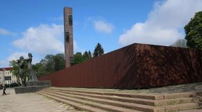 Львівська міськрада отримала технічні висновки щодо демонтажу стели Монумента слави