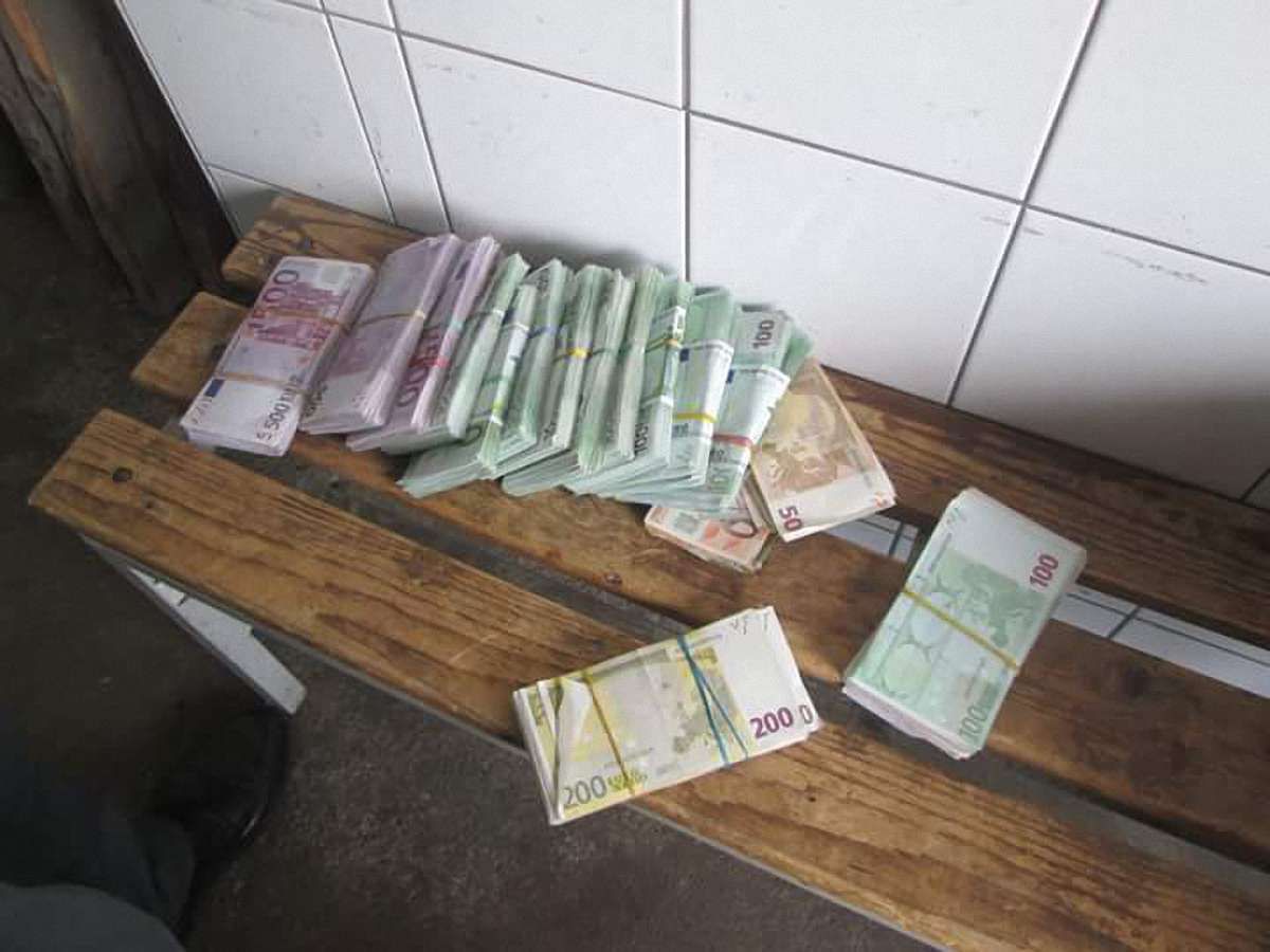 Угорські митники конфіскували в українця незадекларовані 300 тис. євро