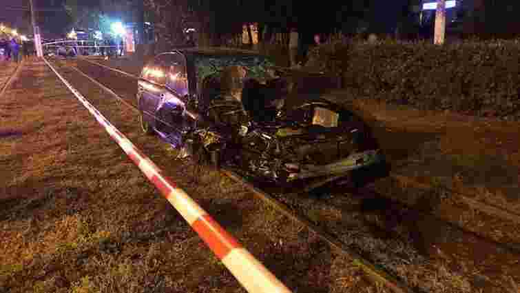 В Одесі BMW на швидкості врізався в зупинку громадського транспорту: двоє людей загинули