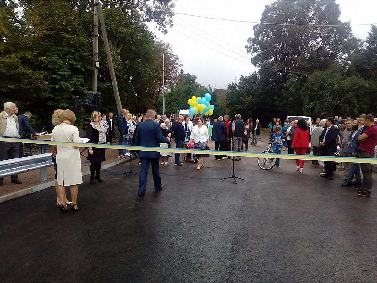 У Бориславі відремонтований міст закрили відразу після урочистого відкриття