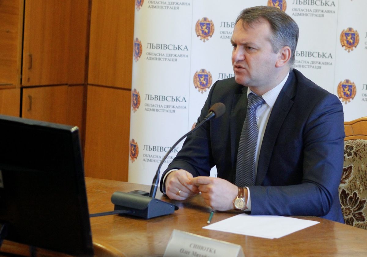 Синютка доручив обмежити рекламу працевлаштування українців за кордоном