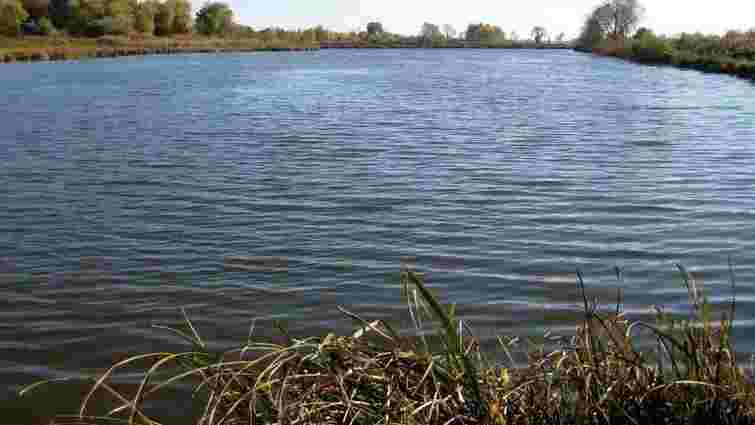 У Городку в озері виявили тіло 53-річного чоловіка