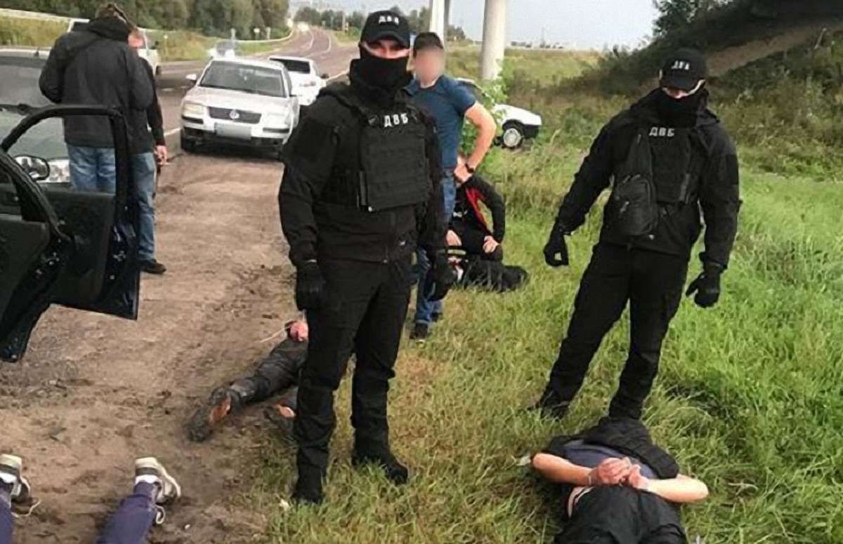 Поліція затримала озброєних грабіжників за розбої на Львівщині