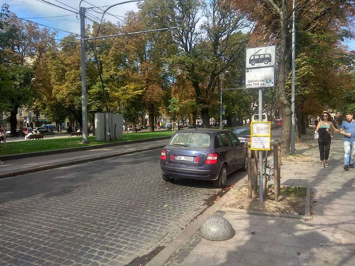 На просп. Свободи у Львові перенесли кінцеву зупинку тролейбусів
